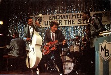 「バック・トゥ・ザ・フューチャー」より、マイケル・J・フォックス演じるマーティ・マクフライがギブソンES-345を演奏するシーン