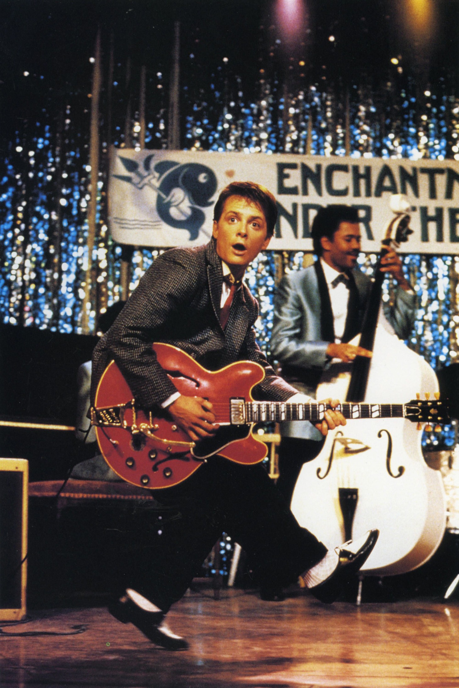 「バック・トゥ・ザ・フューチャー」より、マイケル・J・フォックス演じるマーティ・マクフライがギブソンES-345を演奏するシーン