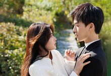 左からシュー・ルオハン（徐若晗）演じるシェン・シンルオ、リー・ユンルイ（李昀鋭）演じるルー・シンイエン