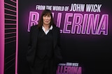 「バレリーナ:The World of John Wick」LAプレミアに参加したアンジェリカ・ヒューストン
