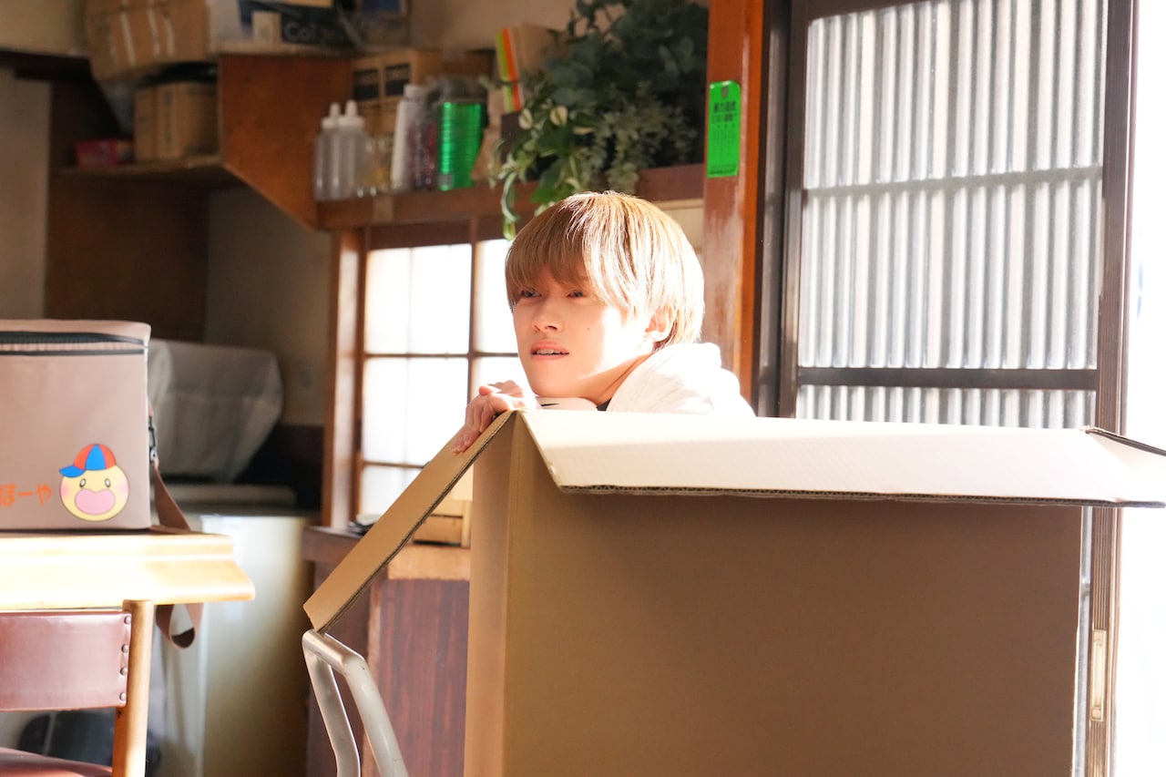 「君がトクベツ」大橋和也が困り顔でひょっこり、畑芽育にバックハグする姿も