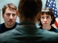 「入国審査」場面写真