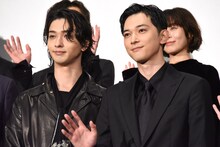 左から横浜流星、吉沢亮