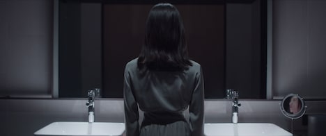 「LABYRINTHIA／ラビリンシア」より、第1話「SWALLOW」場面写真