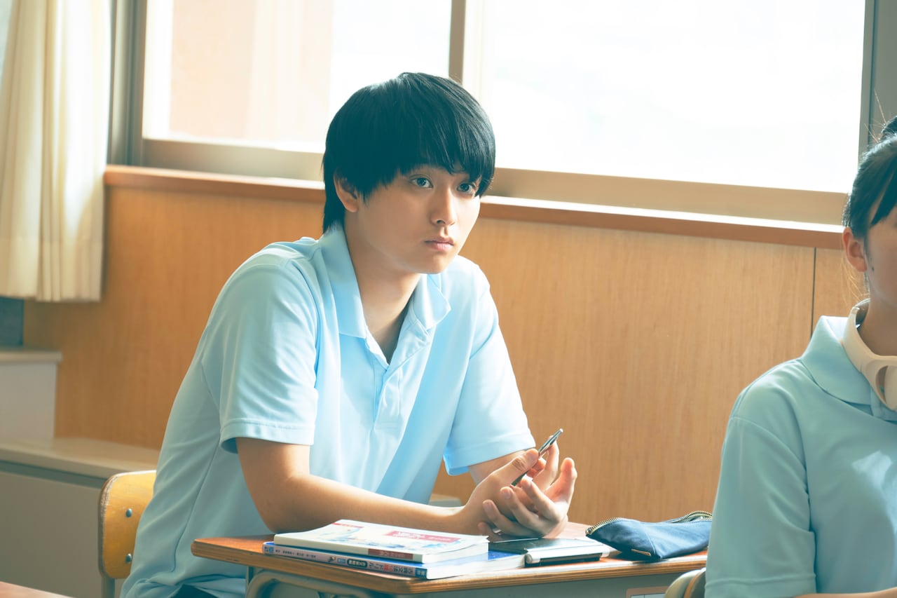 奥平大兼が出口夏希を見つめる『か「」く「」し「」ご「」と「』冒頭映像