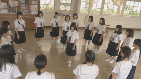 「隣人のゆくえ-あの夏の歌声-」場面写真