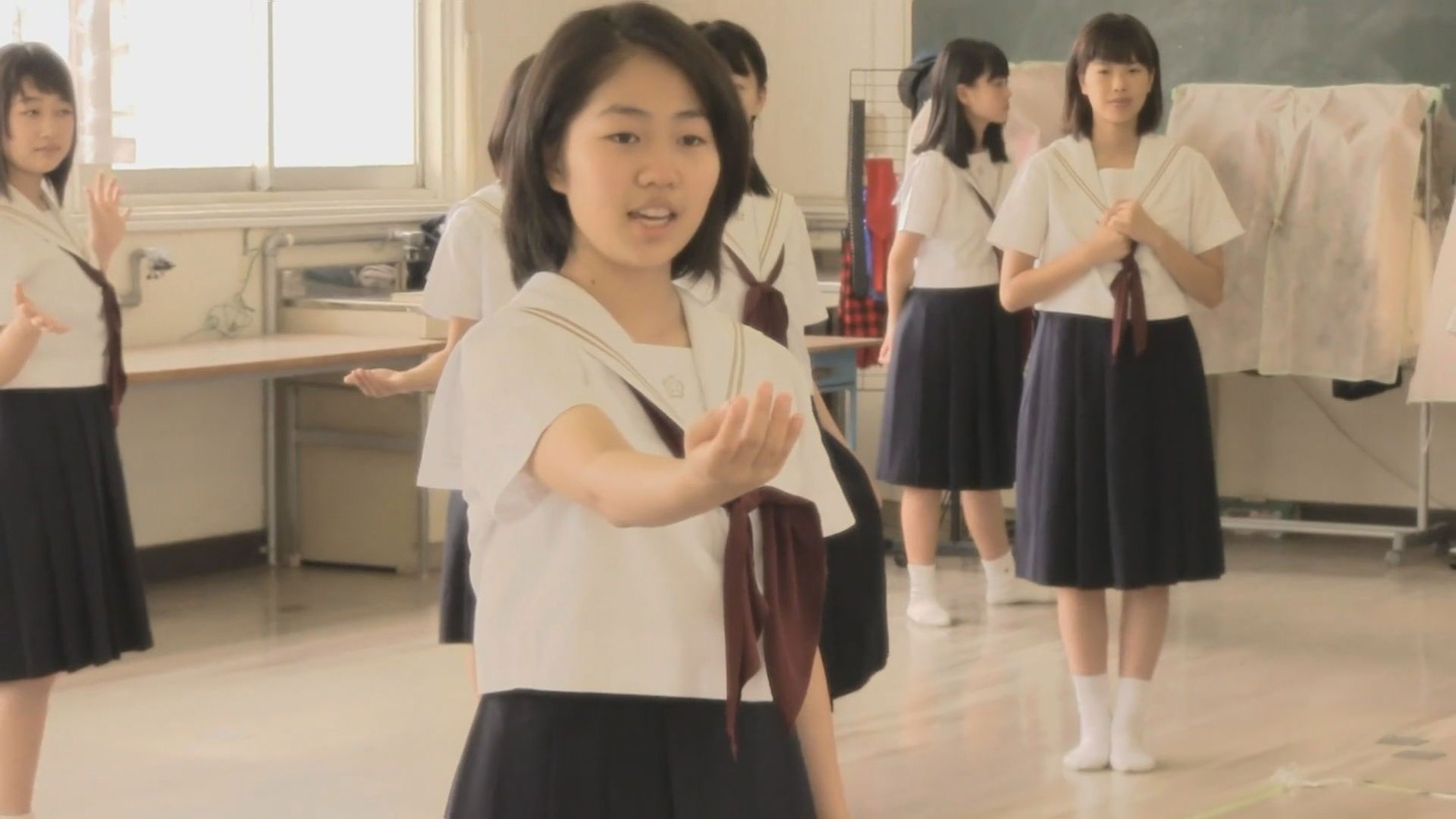 「隣人のゆくえ-あの夏の歌声-」場面写真