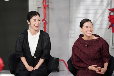 左から上戸彩、蒼井優