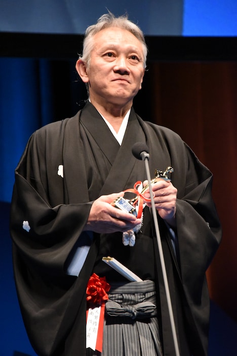 新人男優賞（南俊子賞）を受賞した本山力
