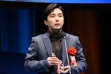 第34回日本映画批評家大賞の授賞式より、助演男優賞に輝いた森優作