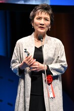 ゴールデン・グローリー賞（水野晴郎賞）を受賞した、「サユリ」の根岸季衣