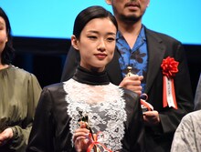 主演女優賞を受賞した河合優実