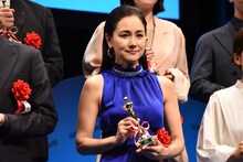助演女優賞を受賞した忍足亜希子