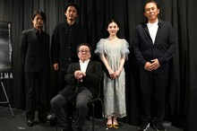 「『桐島です』」完成披露舞台挨拶の様子。左から原田喧太、毎熊克哉、高橋伴明、北香那、長尾和宏