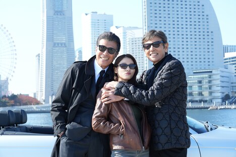 「帰ってきた あぶない刑事」より、左から舘ひろし、土屋太鳳、柴田恭兵