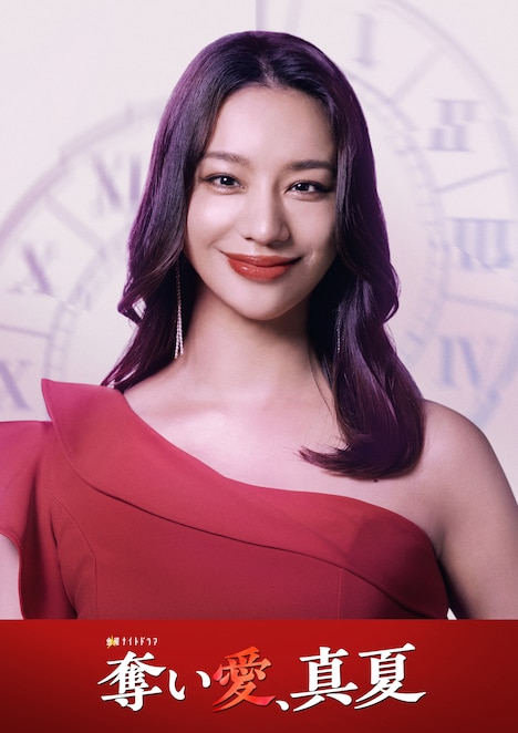 「奪い愛、真夏」より、高橋メアリージュン演じる空知未来