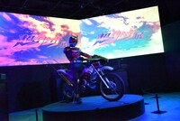 「超クウガ展」より、オープニングエリアの様子