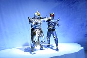 「超クウガ展」より、「『仮面ライダークウガ』EPISODE 48 空我」の名シーンを再現した立像