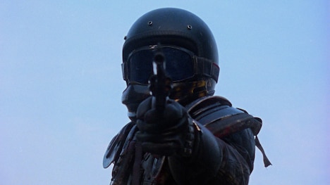 「狂い咲きサンダーロード」場面写真