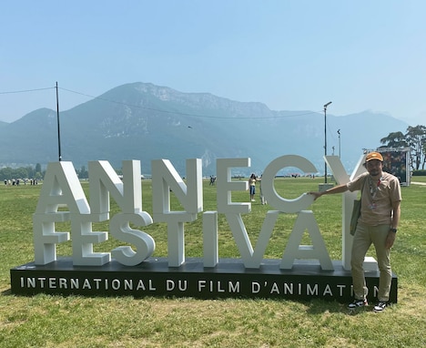 アヌシー国際アニメーション映画祭2025に参加した「ひゃくえむ。」の監督・岩井澤健治