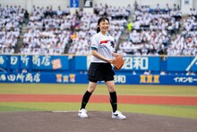 さわやかな笑顔をふりまく古川琴音