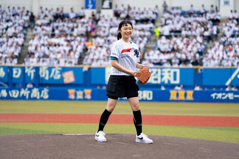 さわやかな笑顔をふりまく古川琴音