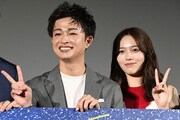 左から曽田陵介、秋田汐梨