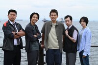 ドラマ「誘拐の日」より刑事課チームのオフショット