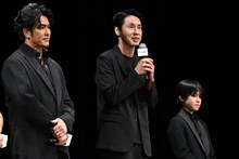 左から北村一輝、大倉孝二、三浦綺羅