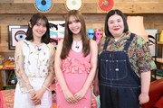 「ギャン泣きくん」スタジオパートより、左から田辺桃子、藤田ニコル、熊元プロレス