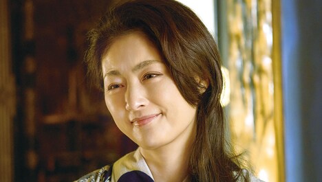 「生きがい IKIGAI」より、常盤貴子演じる信三の亡き妻・美智子