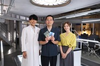 左から藤木直人、岩井圭也、白石麻衣