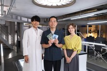 左から藤木直人、岩井圭也、白石麻衣