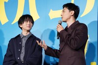 板垣李光人（左）への愛を語る吉沢亮（右）