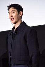 ファンのアピールにお茶目な表情で反応するイ・ジェフン