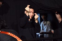 退場の際にファンへ指ハートを送るイ・ジェフン