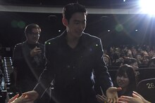 ファンと交流するイ・ジェフン