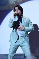 楽曲「I need you」を生披露するSYOTA