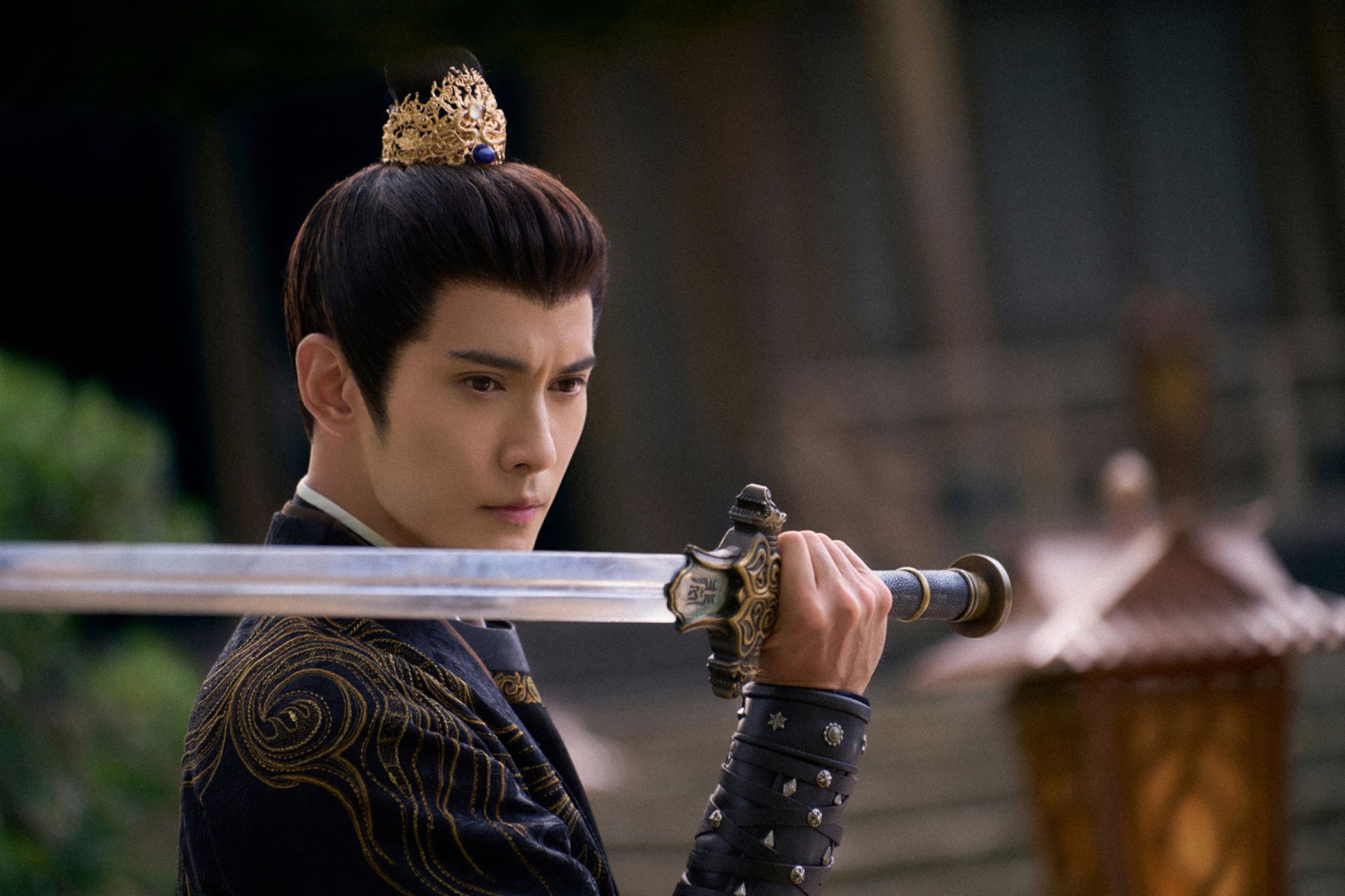 シュー・ジェンシー（徐正溪）演じる裴琰。ヒロインを刺客から守り世話をする優しく善良な姿の裏に、野心家の一面を隠している