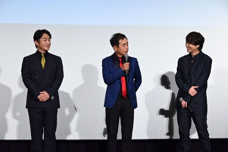 冒頭からジョークを飛ばしまくる栗田貫一（中央）と、それに笑う片岡愛之助（左）、浪川大輔（右）