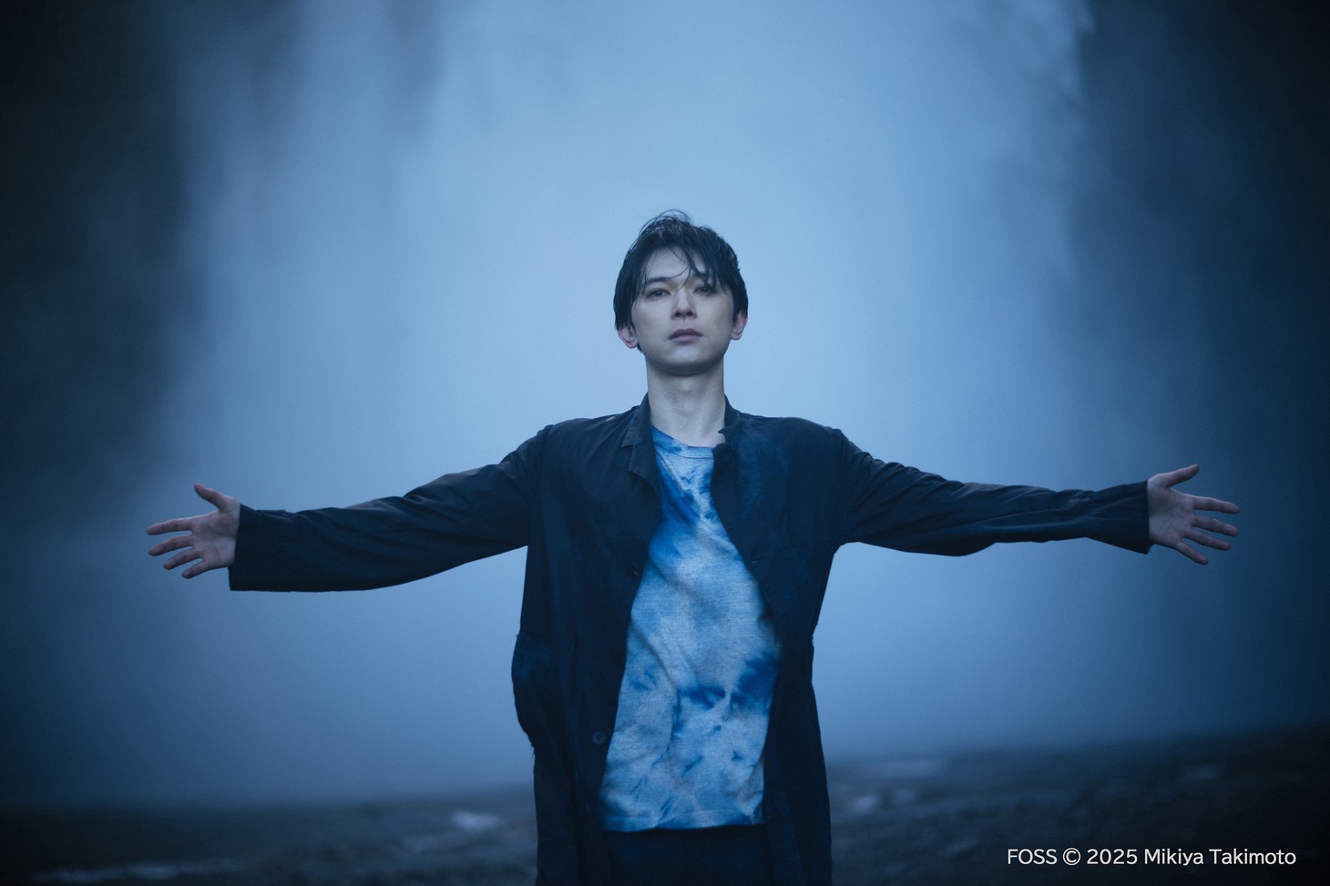 吉沢亮 写真集「FOSS」より