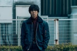 「連続ドラマW 夜の道標 -ある容疑者を巡る記録-」より、野田洋次郎演じる逃亡中の殺人犯・阿久津弦