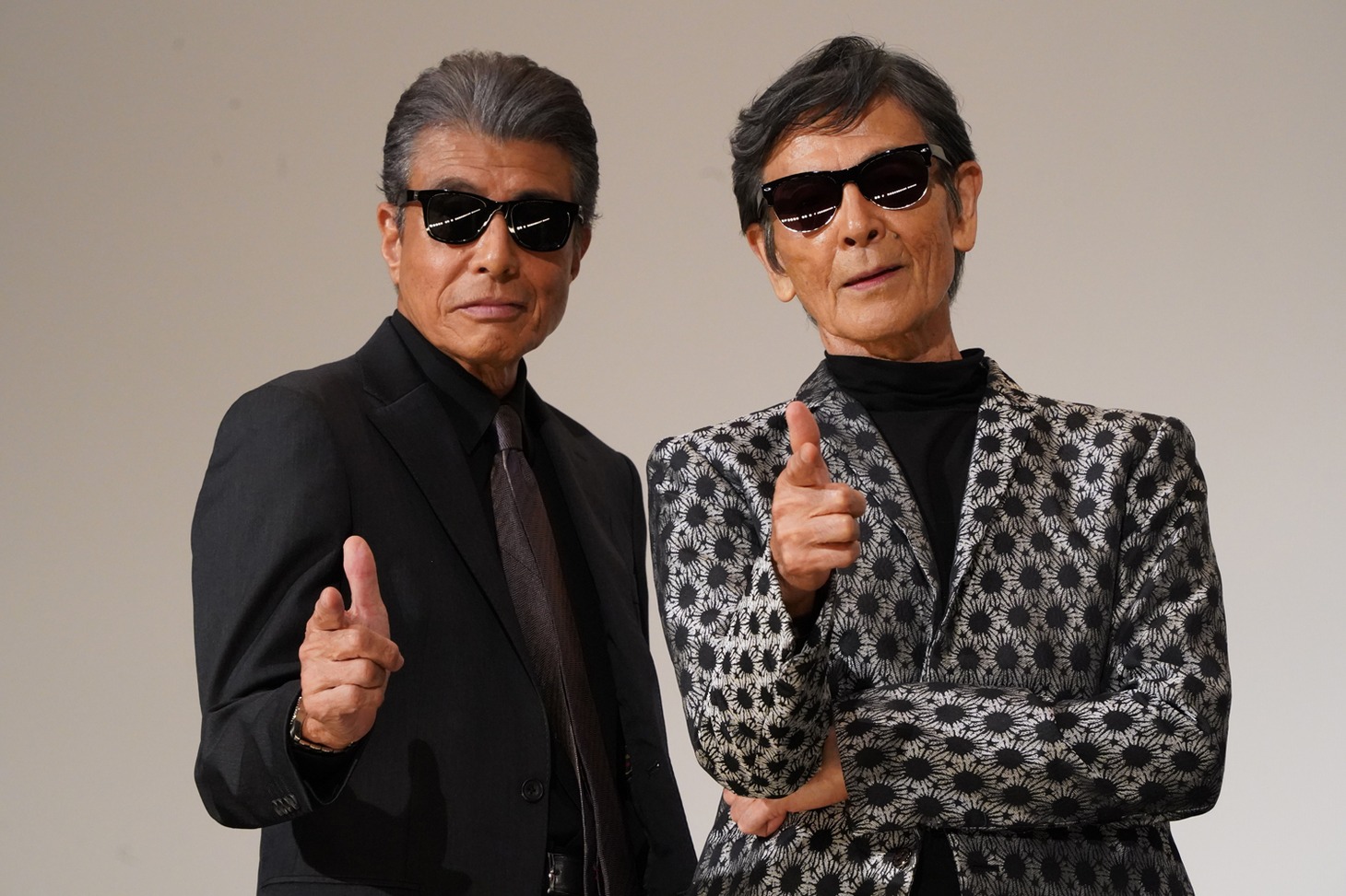 左から舘ひろし、柴田恭兵
