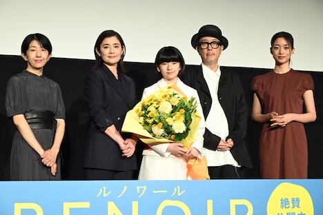 映画「ルノワール」公開記念舞台挨拶の様子。左から早川千絵、石田ひかり、鈴木唯、リリー・フランキー、河合優実