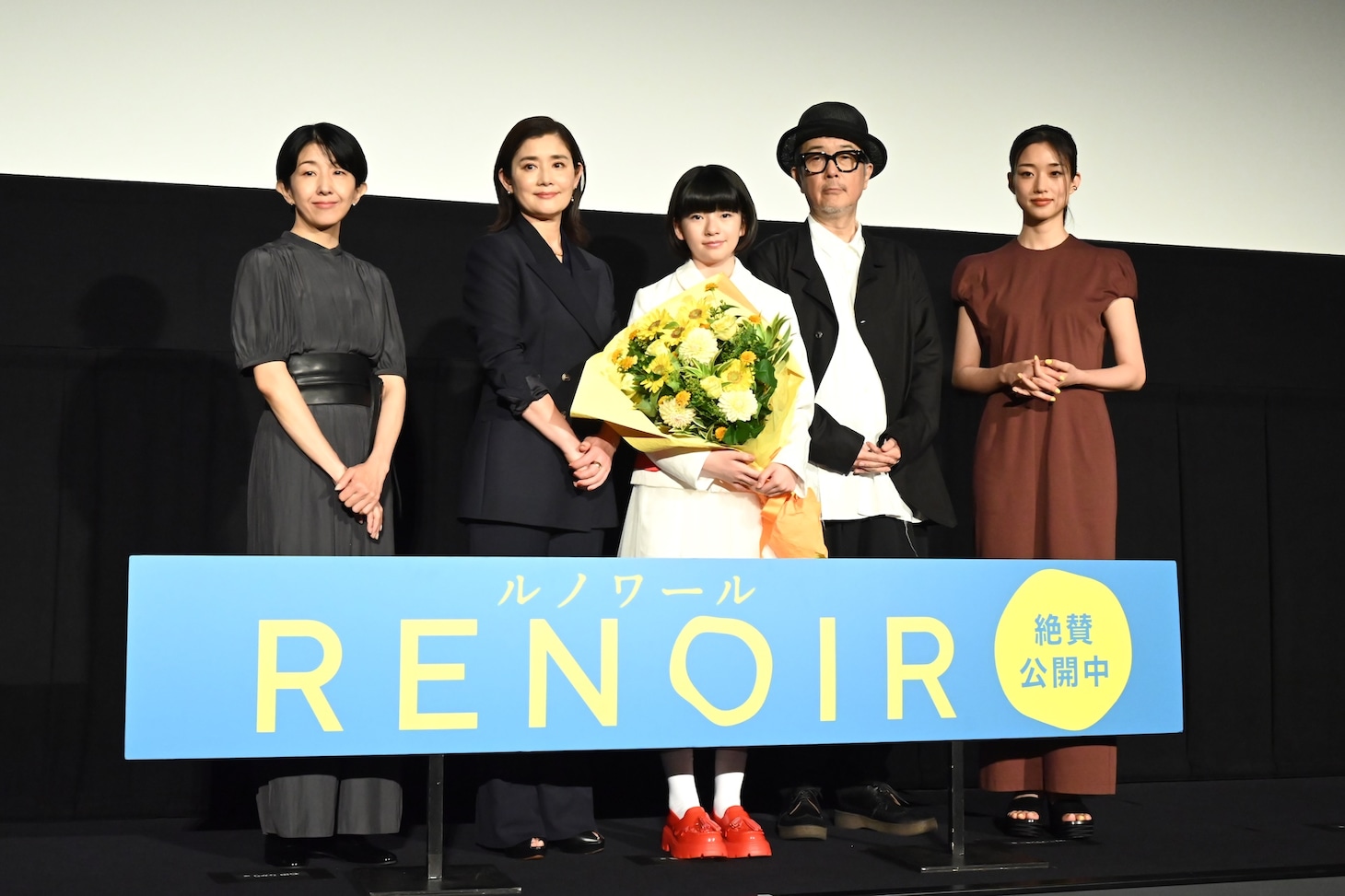 左から早川千絵、石田ひかり、鈴木唯、リリー・フランキー、河合優実