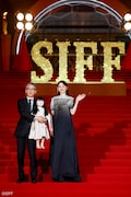 第27回上海国際映画祭のレッドカーペットの様子。左から矢口史靖、長澤まさみ