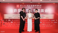第27回上海国際映画祭の受賞会見の様子。左からオダギリジョー、高石あかり、玉田真也