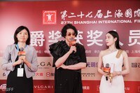 第27回上海国際映画祭の受賞会見より、オダギリジョー（中央）、高石あかり（右）