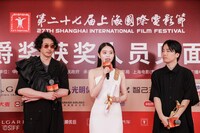 第27回上海国際映画祭の受賞会見より、左からオダギリジョー、高石あかり、玉田真也