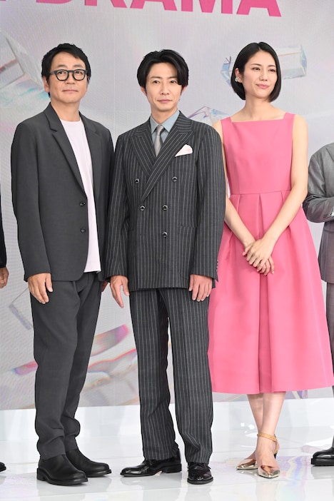 ドラマ「大追跡～警視庁SSBC強行犯係～」に出演する（左から）大森南朋、相葉雅紀、松下奈緒